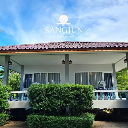 Sangjun On Beach Resort Bang Saphan Exteriör bild