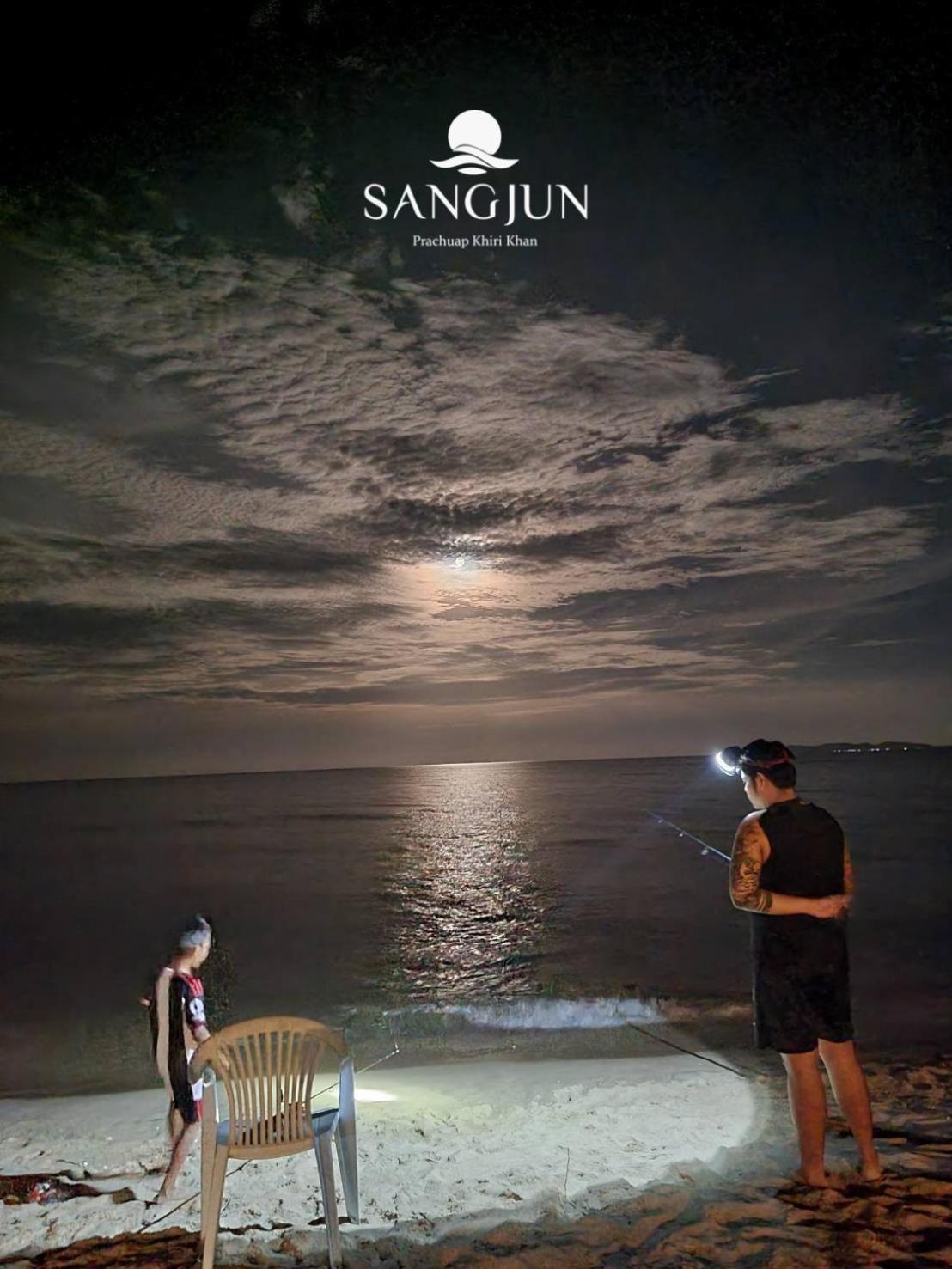 Sangjun On Beach Resort Bang Saphan Exteriör bild