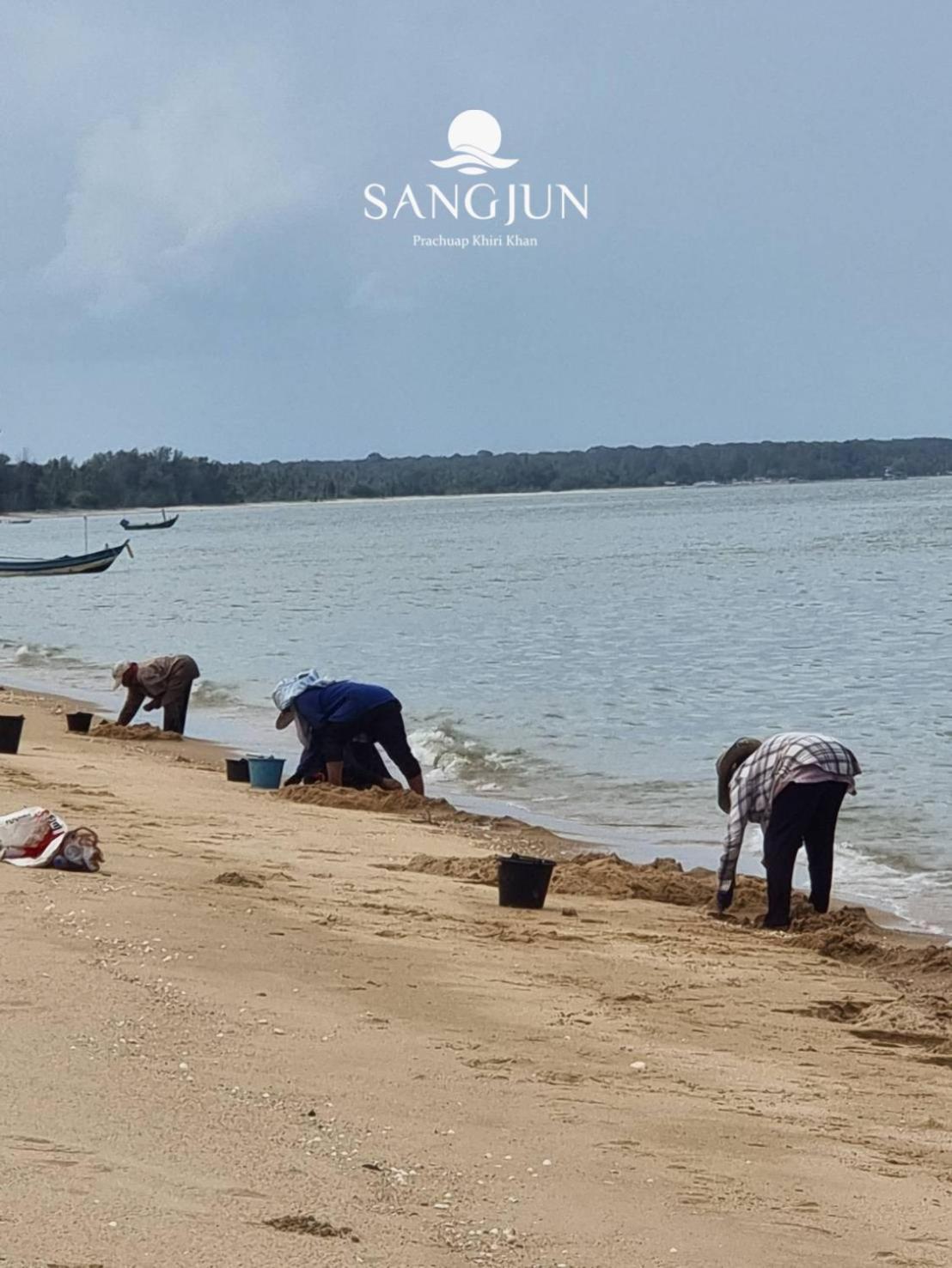 Sangjun On Beach Resort Bang Saphan Exteriör bild