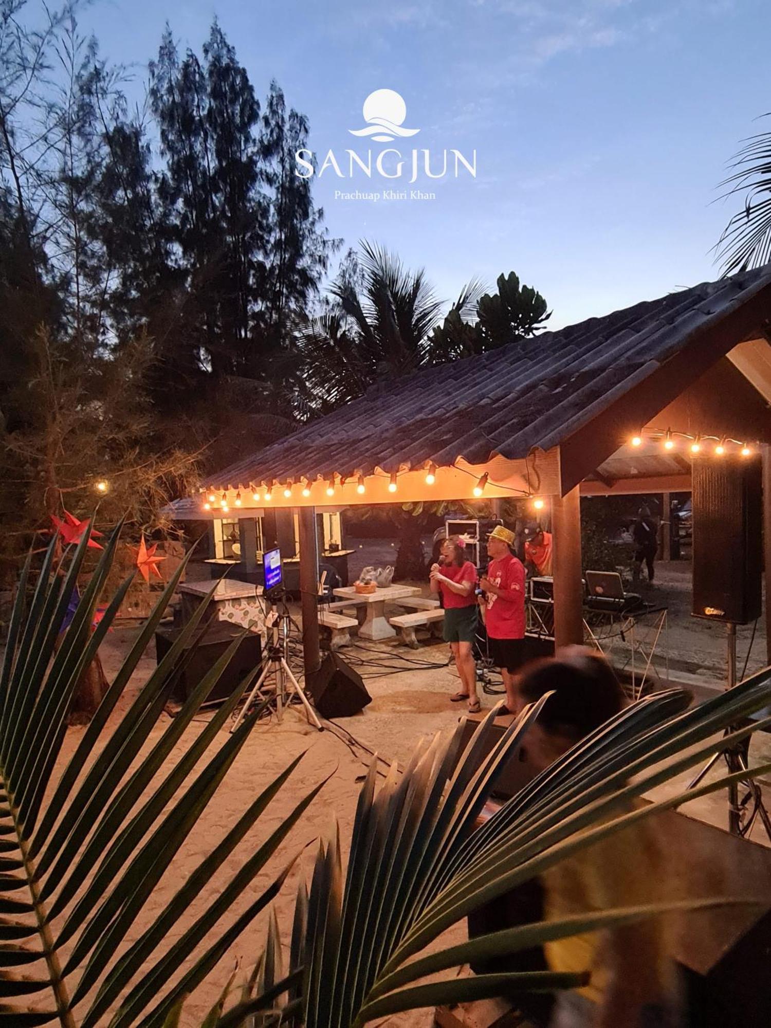 Sangjun On Beach Resort Bang Saphan Exteriör bild