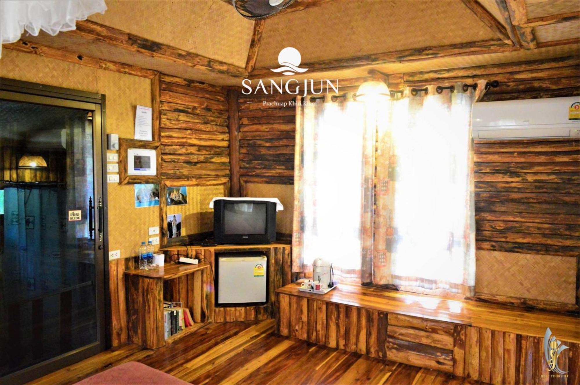 Sangjun On Beach Resort Bang Saphan Exteriör bild