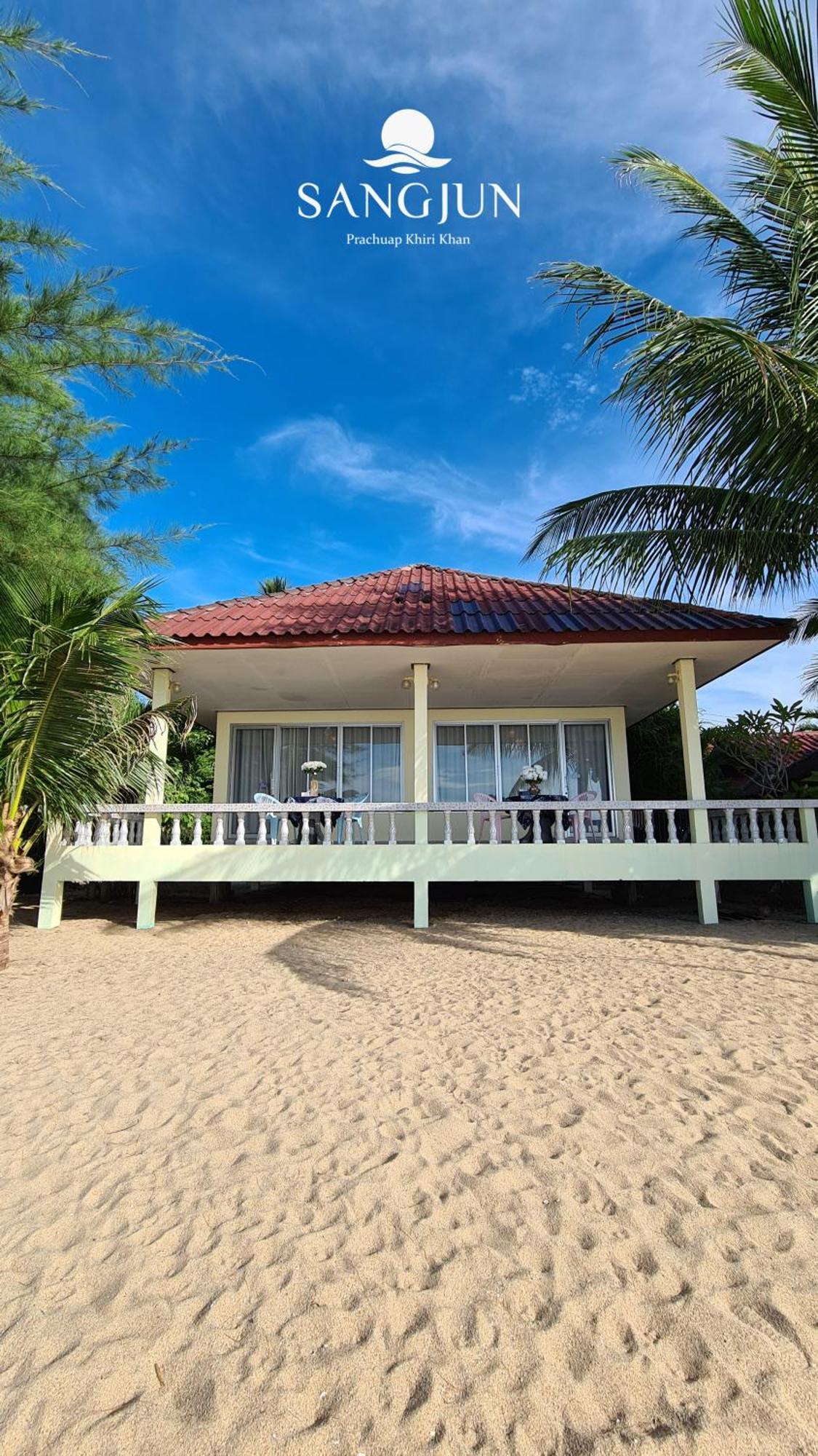 Sangjun On Beach Resort Bang Saphan Exteriör bild