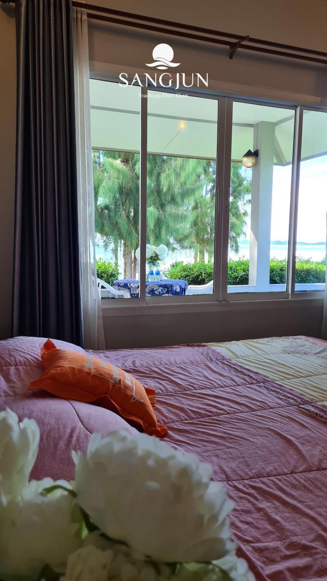Sangjun On Beach Resort Bang Saphan Exteriör bild